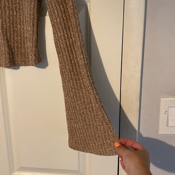 Bell sleeve top - Picture 2 of 4